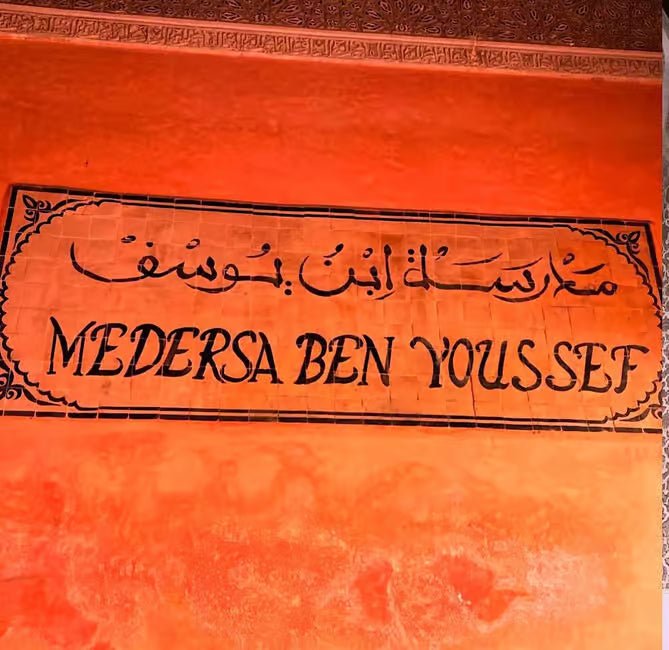 Marrakech: City Walking Tour with Bahia Palace, Saadian Tombs, and Souks
