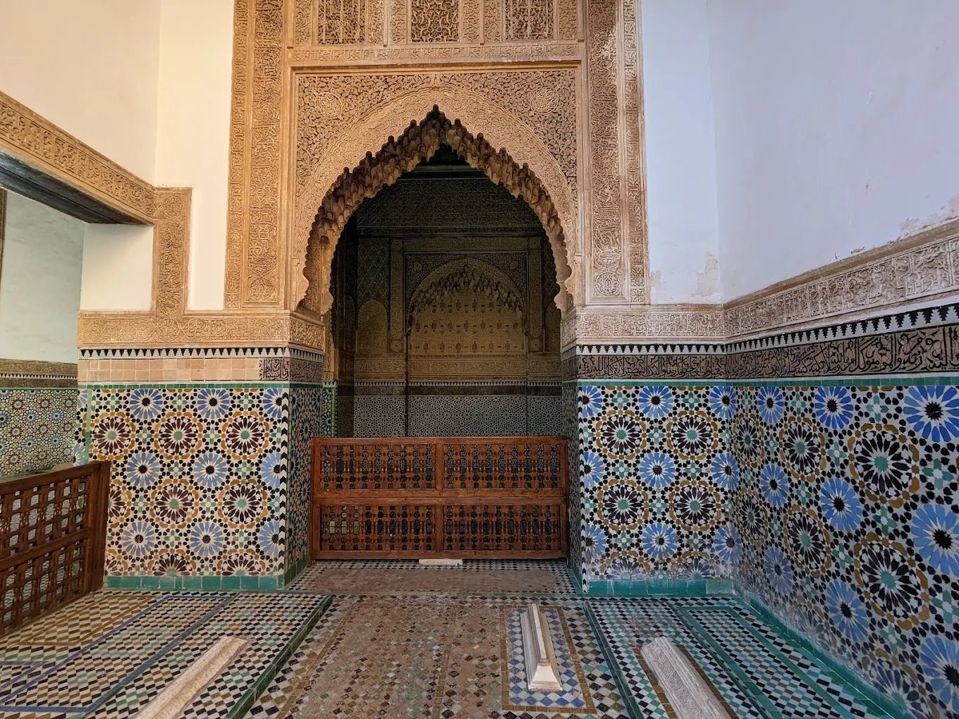 Marrakech: Guided City Tour of Koutoubia Mosque, Saadian Tombs, and Bahia Palace