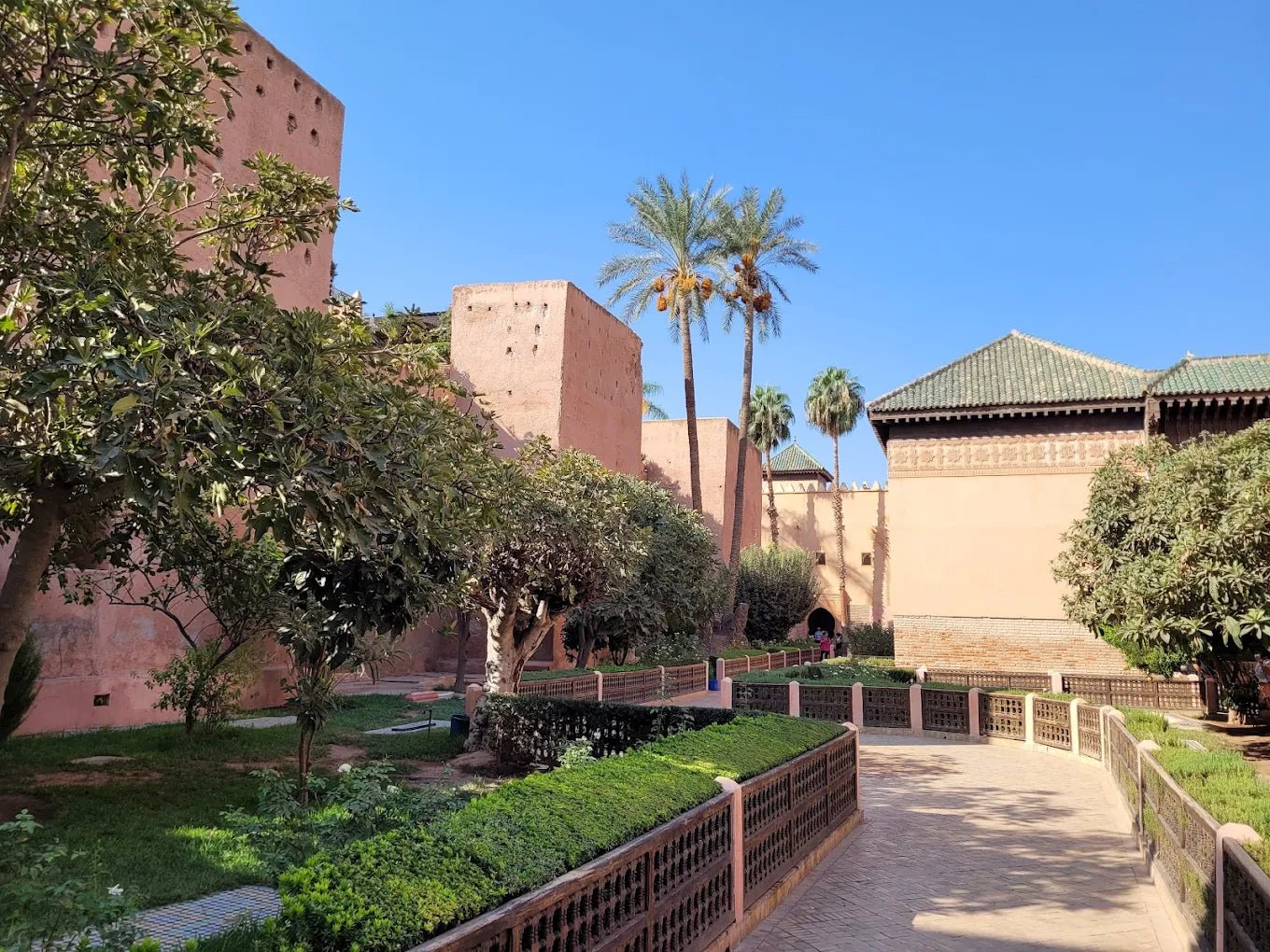 Marrakech: Guided City Tour of Koutoubia Mosque, Saadian Tombs, and Bahia Palace