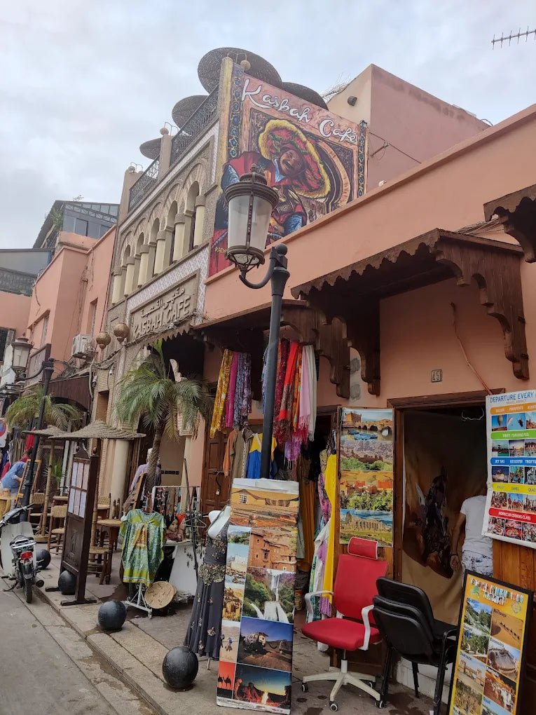 Marrakech: Private Shopping Tour with Souks, Hidden Markets and Moroccan Snacks