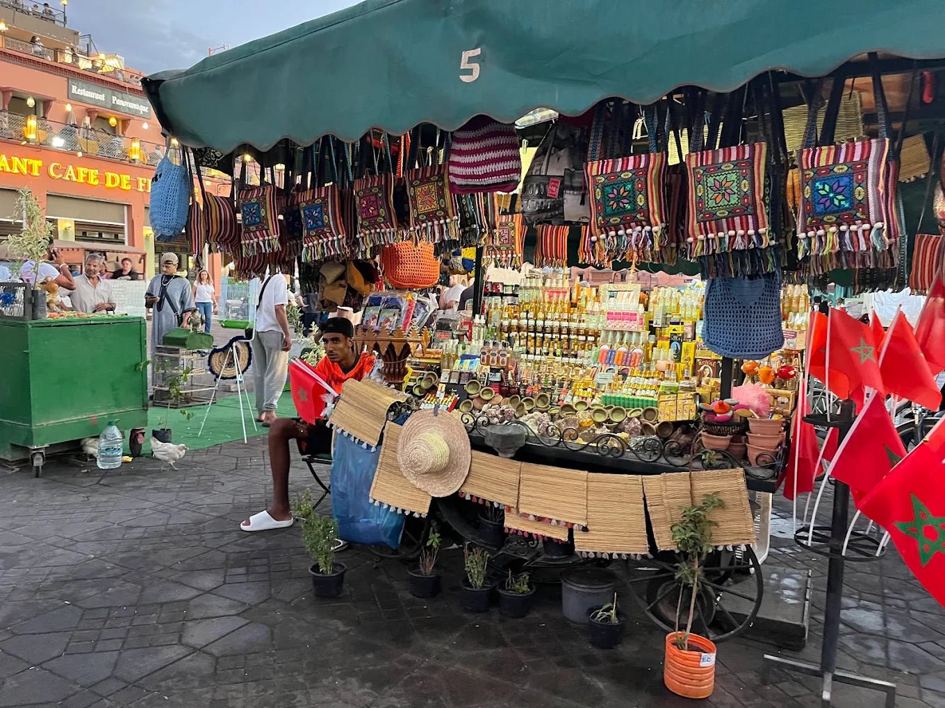 Marrakech: Private Shopping Tour with Souks, Hidden Markets and Moroccan Snacks