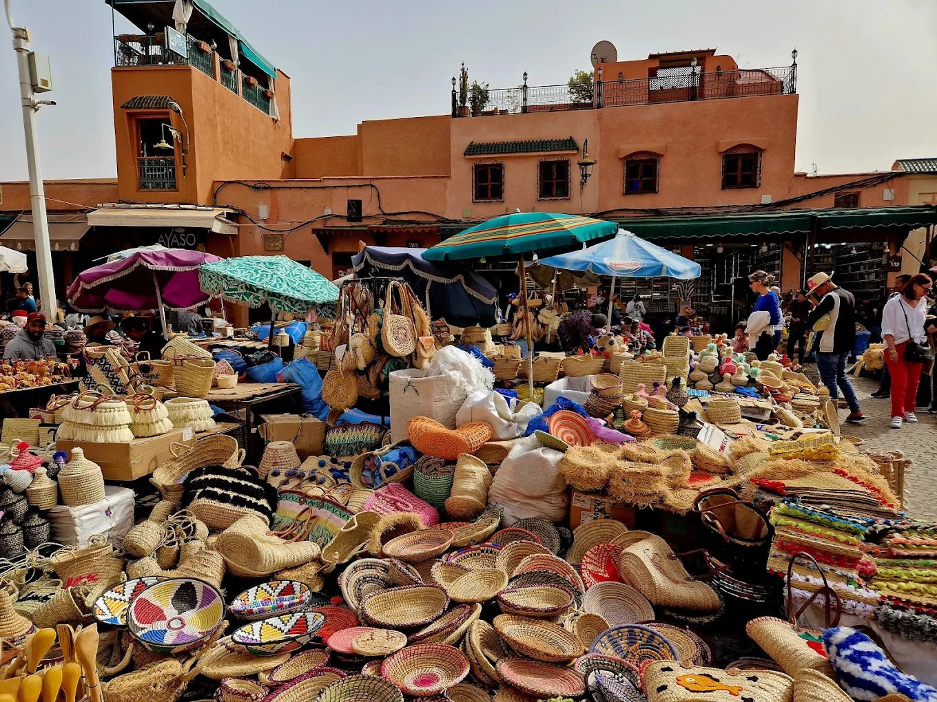 Marrakech: Private Shopping Tour with Souks, Hidden Markets and Moroccan Snacks