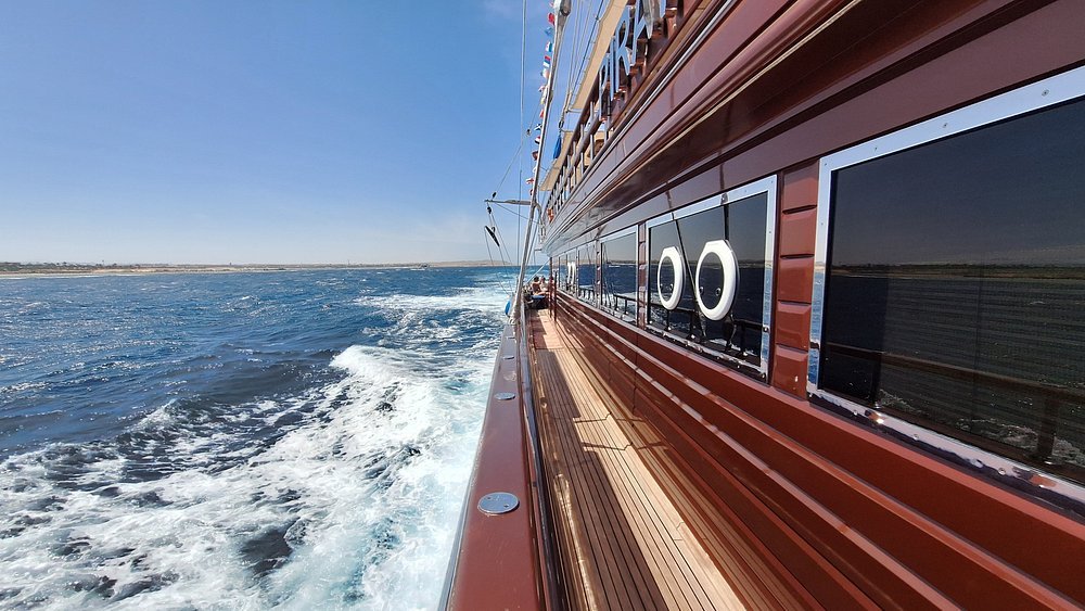 Marsa Alam: Pirates Premium Snorkeling Trip to Marsa Mubarak and Marsa Shona