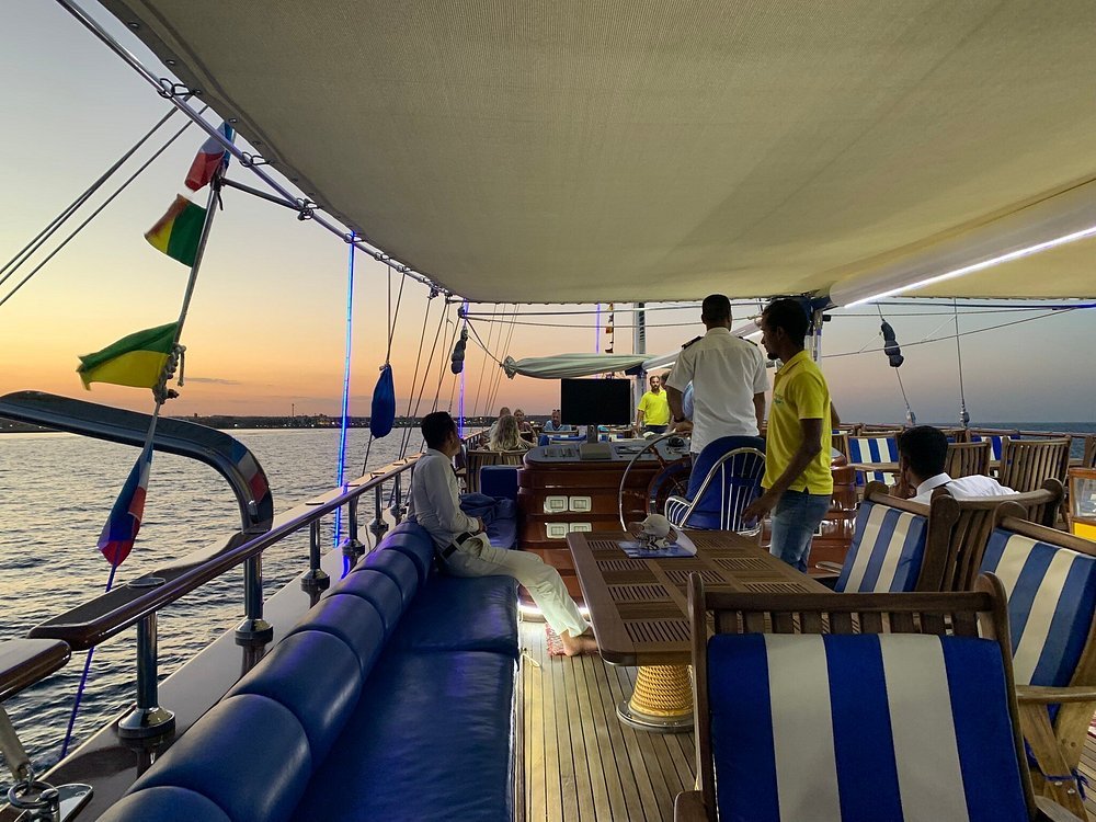 Marsa Alam: Pirates Premium Snorkeling Trip to Marsa Mubarak and Marsa Shona