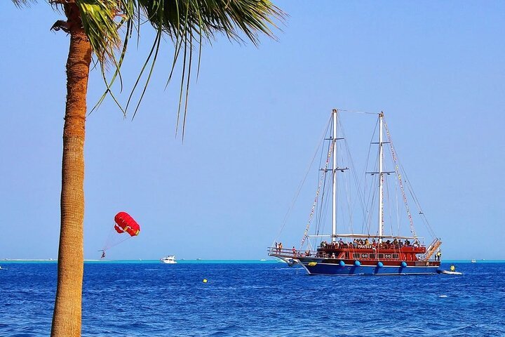 Marsa Alam: Pirates Premium Snorkeling Trip to Marsa Mubarak and Marsa Shona
