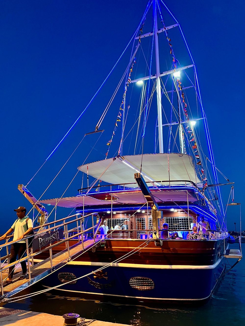 Marsa Alam: Pirates Premium Snorkeling Trip to Marsa Mubarak and Marsa Shona