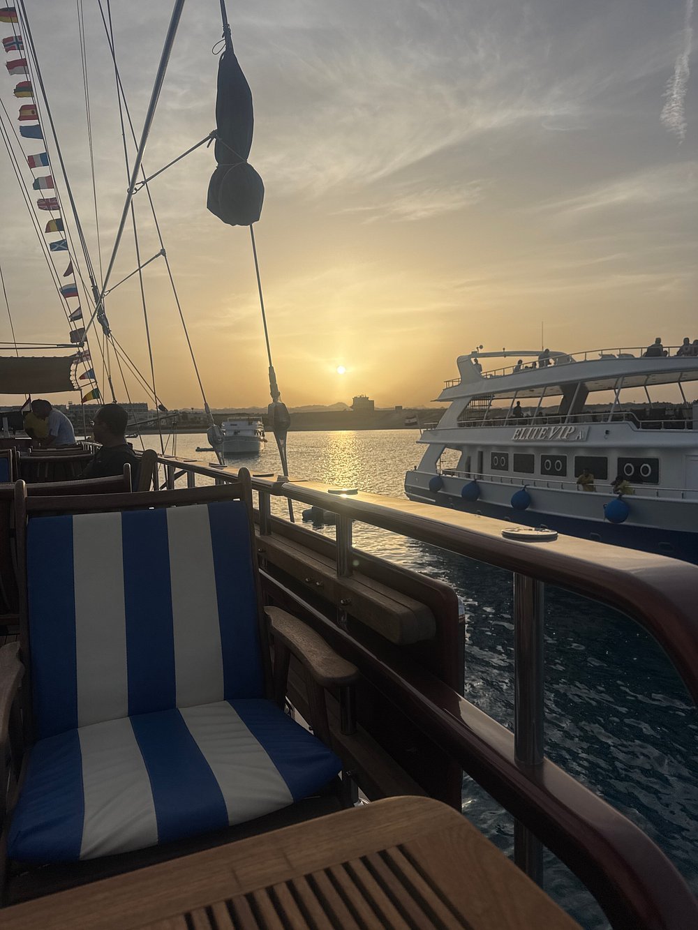 Marsa Alam: Pirates Premium Snorkeling Trip to Marsa Mubarak and Marsa Shona