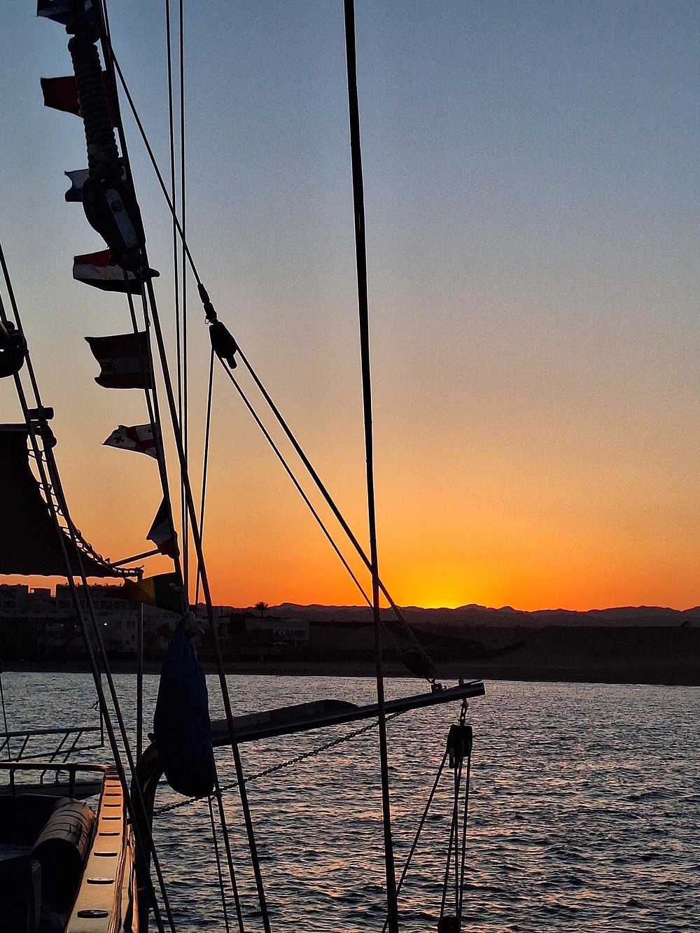 Marsa Alam: Pirates Premium Snorkeling Trip to Marsa Mubarak and Marsa Shona