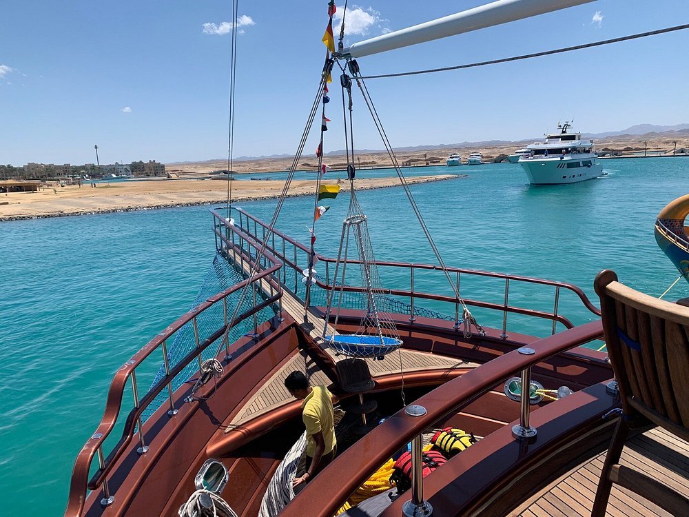Marsa Alam: Pirates Premium Snorkeling Trip to Marsa Mubarak and Marsa Shona