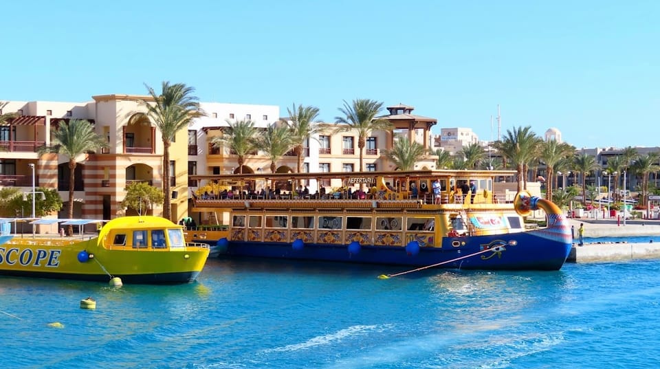 Marsa Alam: Turtle Bay Nefertari Cruise with Snorkeling and Seafood Lunch