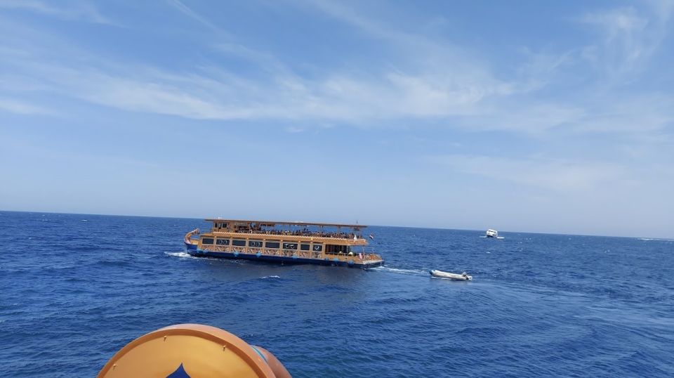 Marsa Alam: Turtle Bay Nefertari Cruise with Snorkeling and Seafood Lunch
