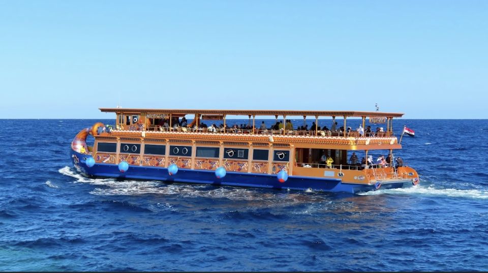 Marsa Alam: Turtle Bay Nefertari Cruise with Snorkeling and Seafood Lunch