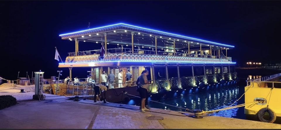 Marsa Alam: Turtle Bay Nefertari Cruise with Snorkeling and Seafood Lunch