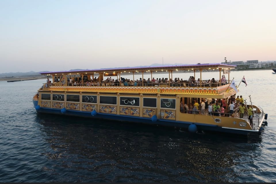 Marsa Alam: Turtle Bay Nefertari Cruise with Snorkeling and Seafood Lunch