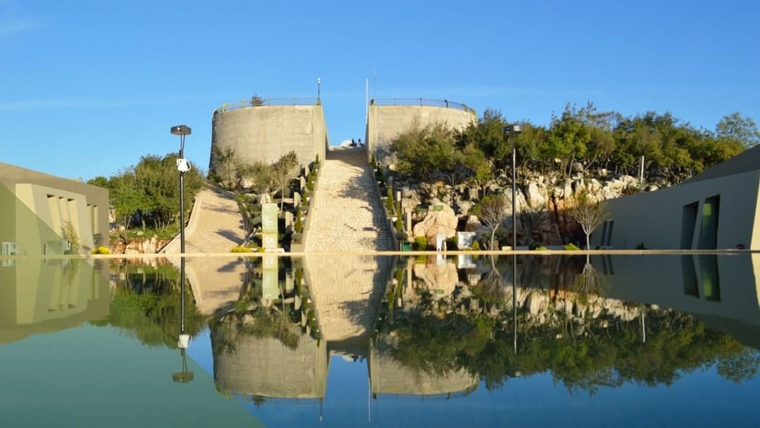 De Beirute: Excursão de um dia ao marco de Mleeta, Castelo de Beaufort e Templo de Eshmun