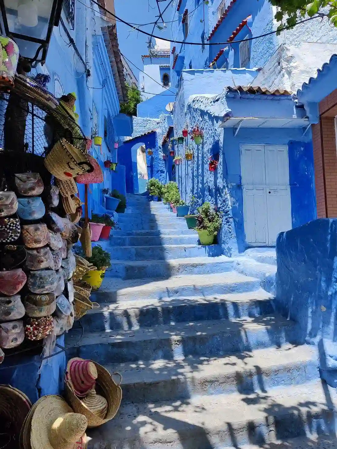 From Fès: Transfer nach Tanger mit Besuch in Chefchaouen