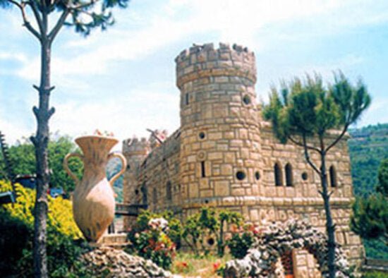 Beirut: Chouf Mountains and Moussa Castle Private Tour