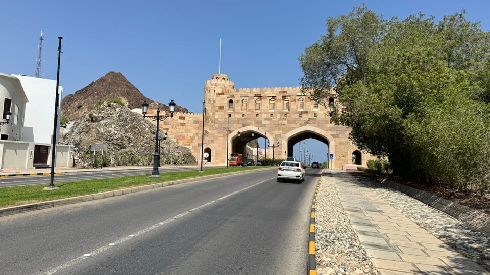 Muscat: City Highlights Guided Tour with Grand Mosque Visit