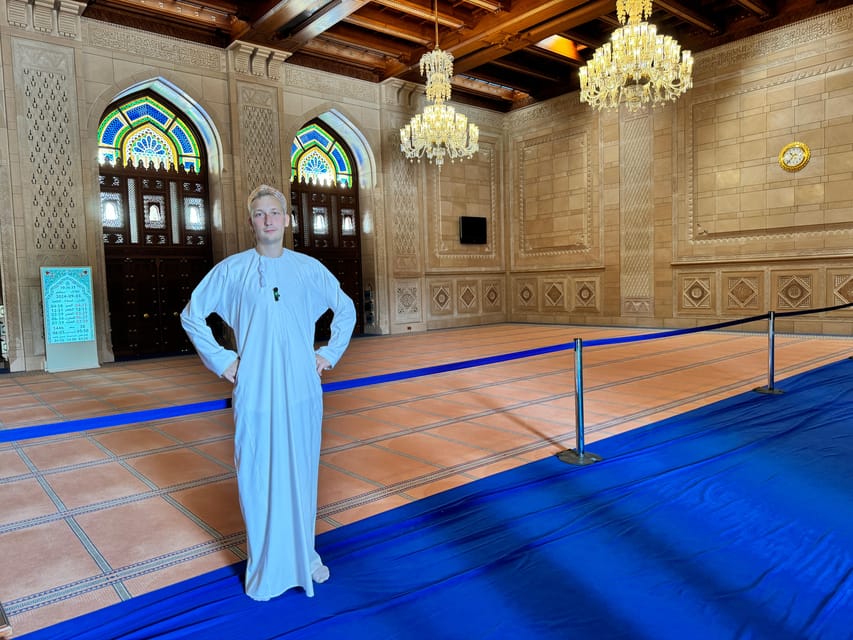 Muscat: City Highlights Guided Tour with Grand Mosque Visit
