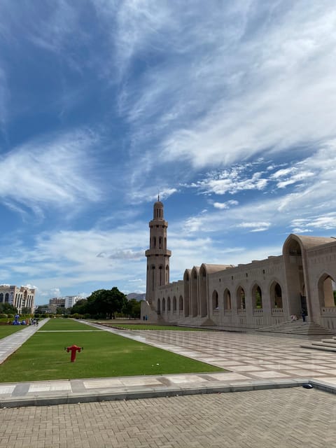 Muscat: City Highlights Guided Tour with Grand Mosque Visit