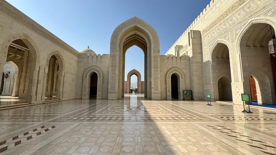Muscat: City Highlights Guided Tour with Grand Mosque Visit