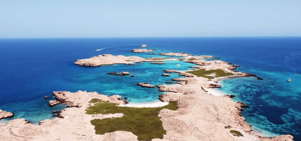 Muscat: Dimaniyat Island Snorkling Trip with Lunch