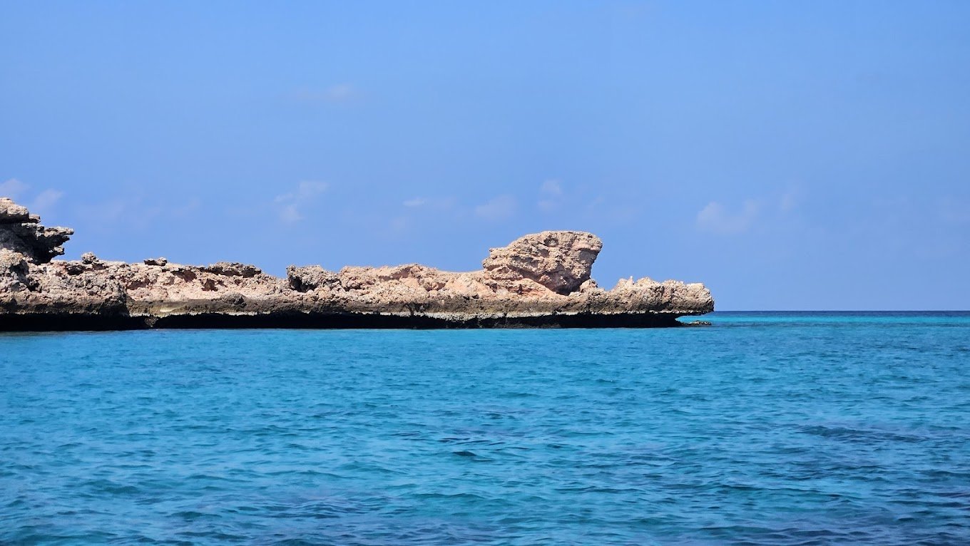 Muscat: Dimaniyat Island Snorkling Trip with Lunch