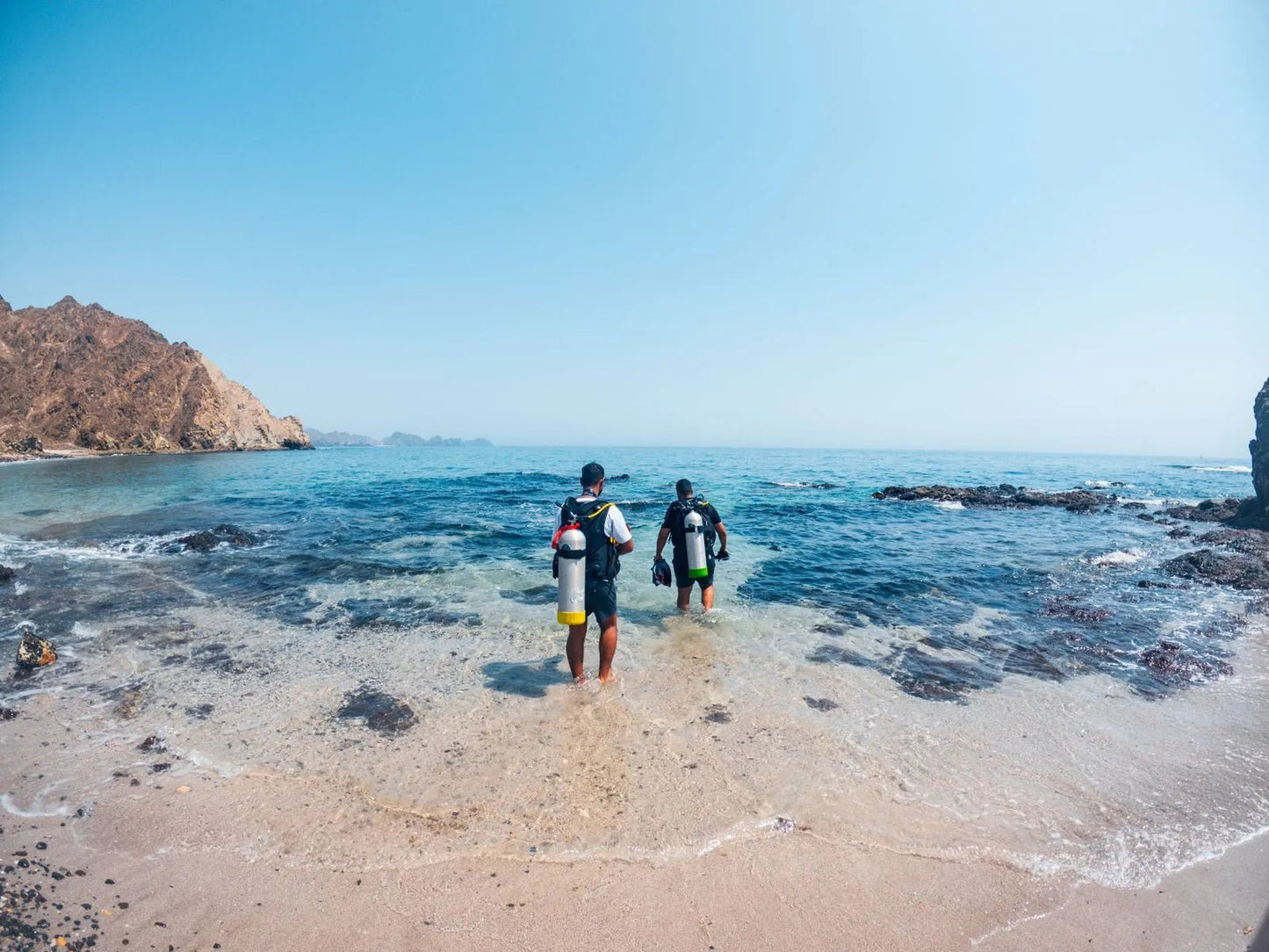Muscat: Discover Scuba Diving Experience at Qantab Beach