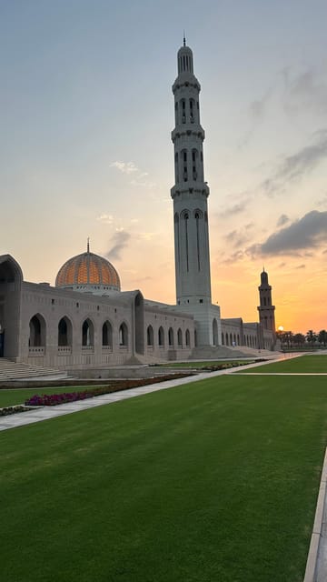 Muscat: Guided Small - Group Night City Tour by Van