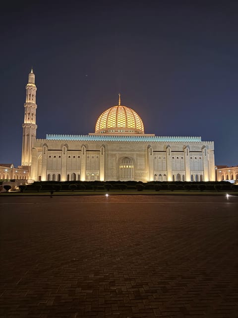 Muscat: Guided Small - Group Night City Tour by Van