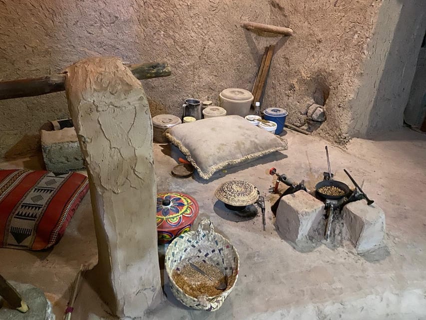 Muscat: Nizwa Fort Visit and Oman Across Ages Museum Day Tour