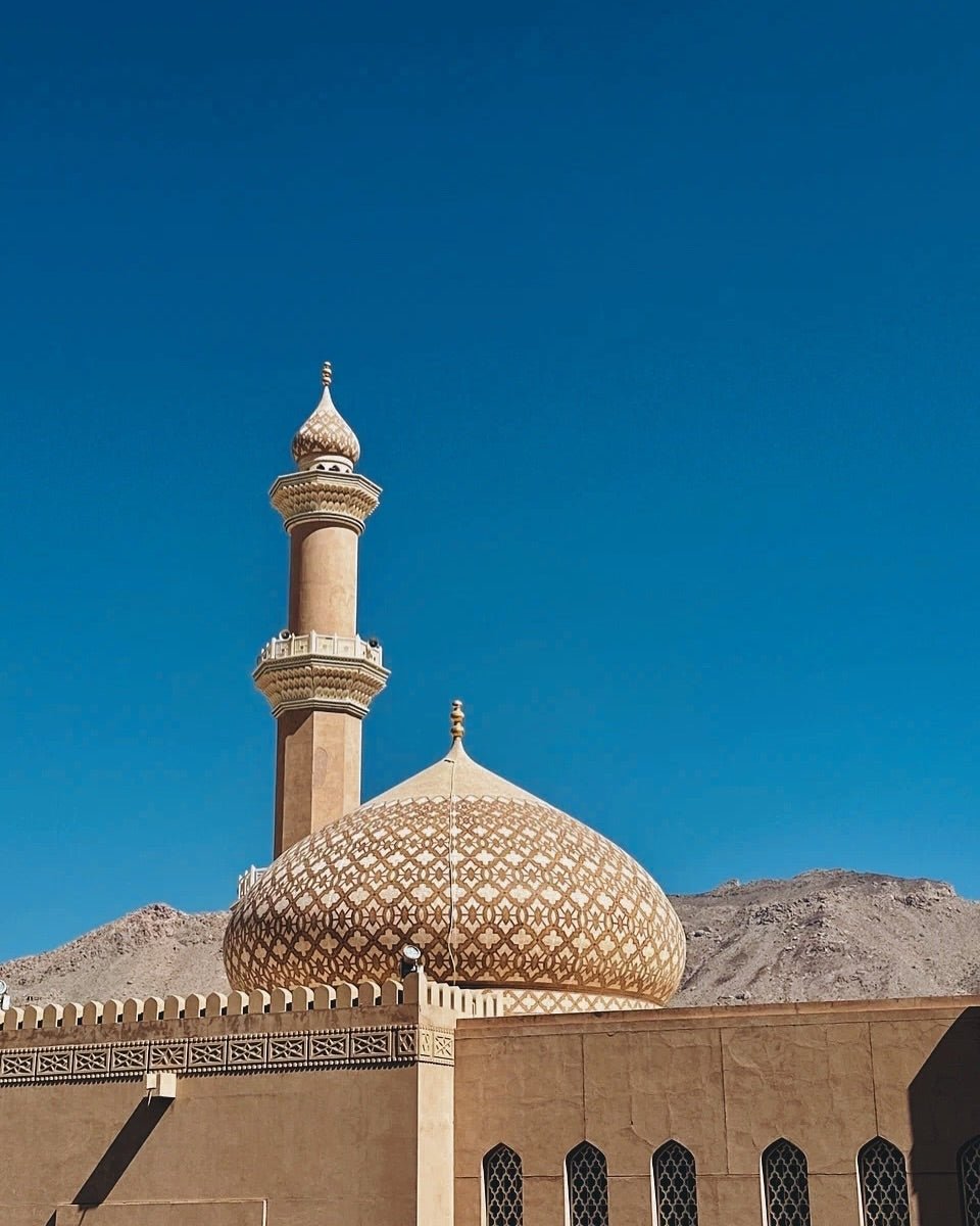 Muscat: Nizwa Fort Visit and Oman Across Ages Museum Day Tour