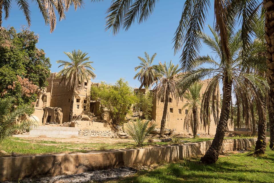 Muscat: Nizwa Fort Visit and Oman Across Ages Museum Day Tour