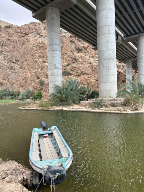 Muscat: Private 4x4 Tour to Wadi Mibam Waterfall and Bimmah Sinkhole