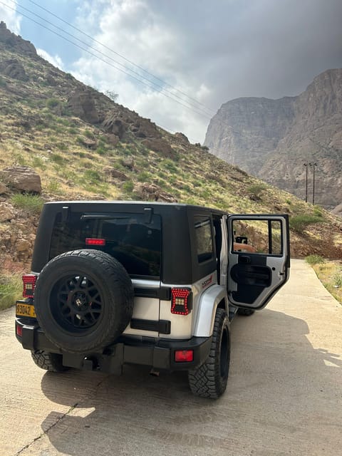 Muscat: Private 4x4 Tour to Wadi Mibam Waterfall and Bimmah Sinkhole