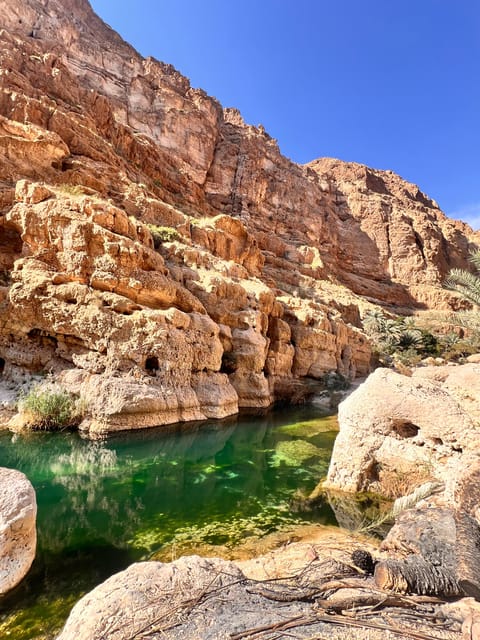 Muscat: Private Wadi Shab Hike & Bimmah Sinkhole Tour with Lunch