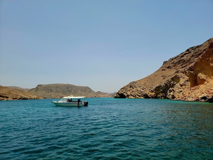 Muscat: Sunset Boat Cruise with Coastal and Mountain Views