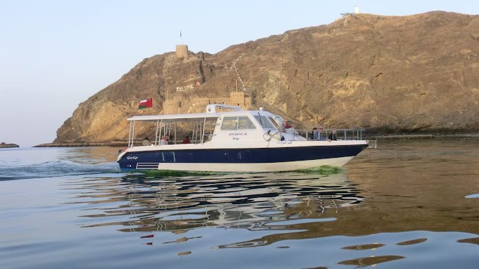 Muscat: Sunset Boat Cruise with Coastal and Mountain Views