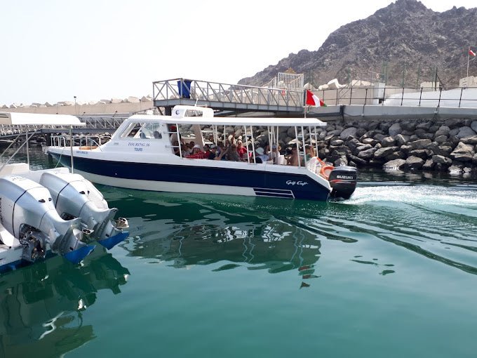Muscat: Sunset Boat Cruise with Coastal and Mountain Views