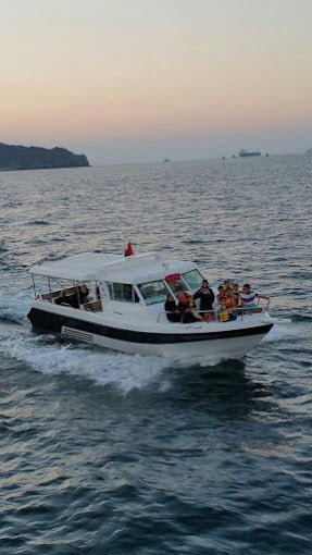 Muscat: Sunset Boat Cruise with Coastal and Mountain Views