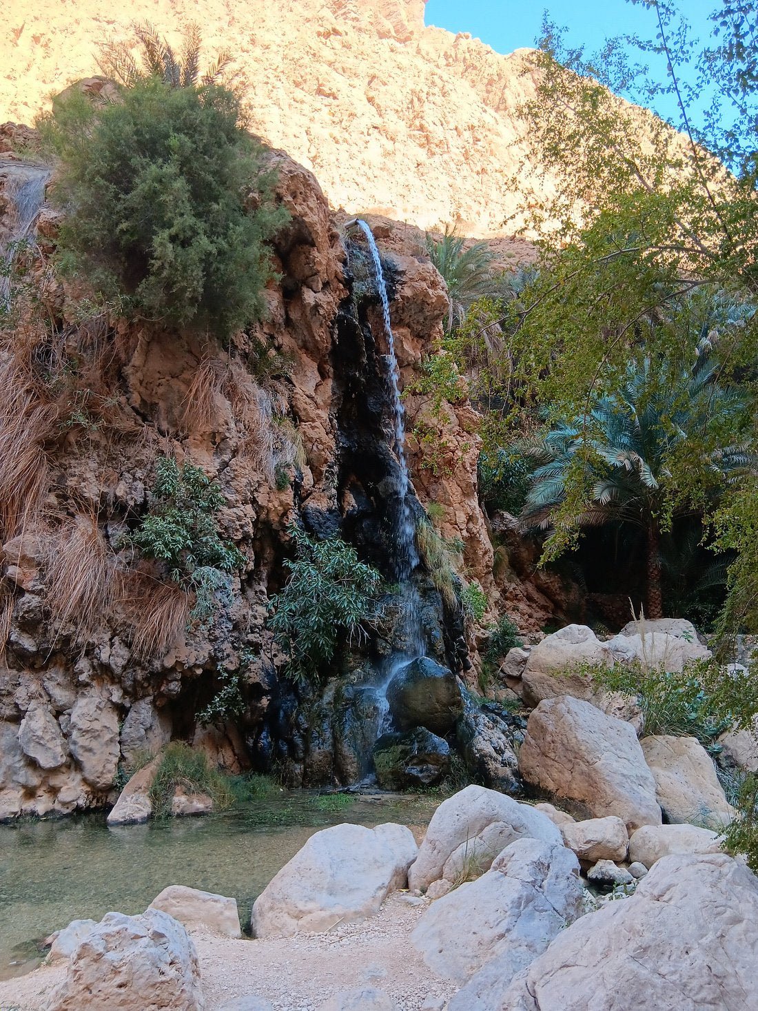 Muscat: Wadi Shab and Bimmah Sinkhole Full - Day Tour