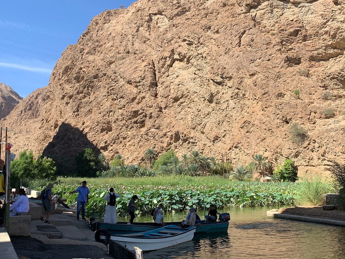 Muscat: Wadi Shab and Bimmah Sinkhole Full - Day Tour