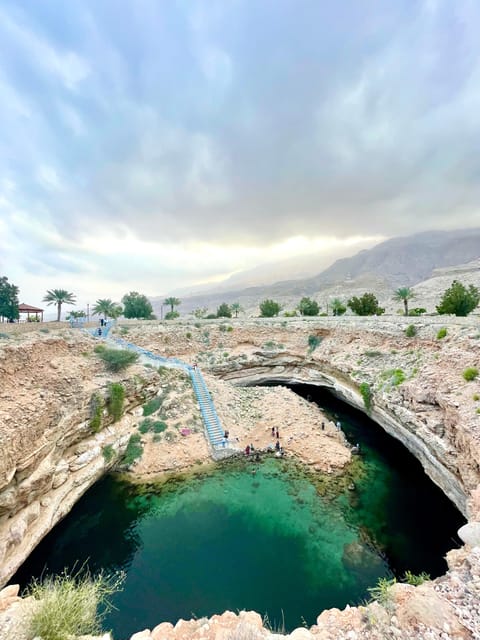 Muscat: Wadi Shab and Bimmah Sinkhole Trip with Lunch
