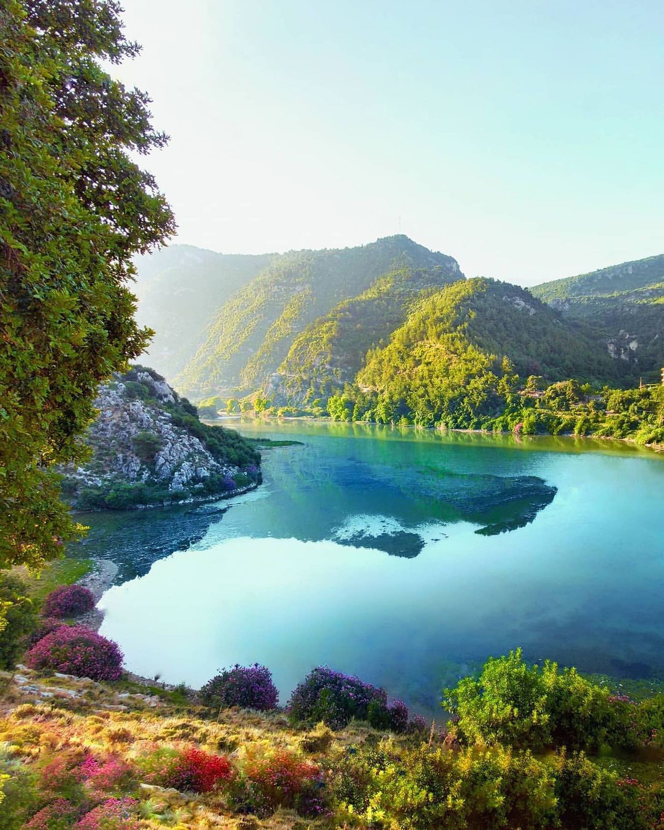 From Bejrutu: Jabal El Arbaaine, Pałac Snów, Oyoun El Samak i Jaskinia Zahlan - wycieczka jednodniowa