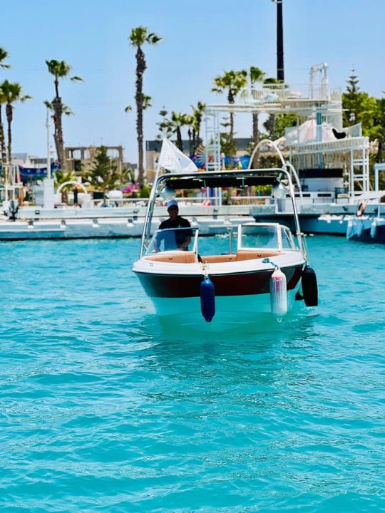 Porto Marina: Private Speedboat Trip with Swimming in North Coast