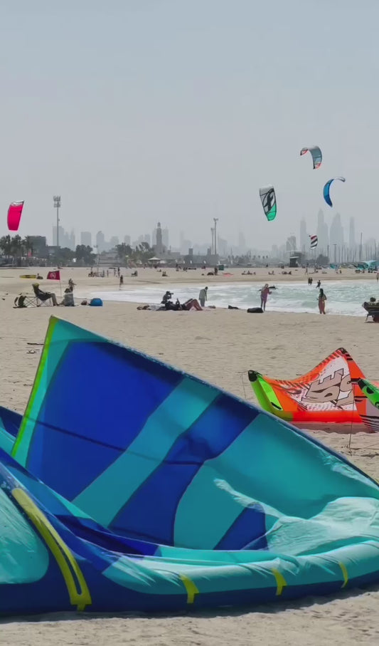 Dubai: Kitesurfing Experience
