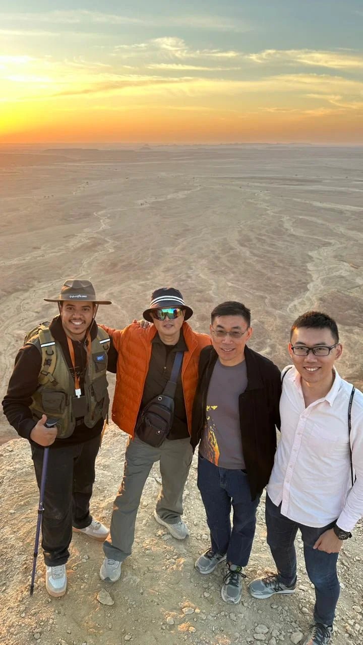 Riyadh: Edge of the World Sunset Tour with Dinner