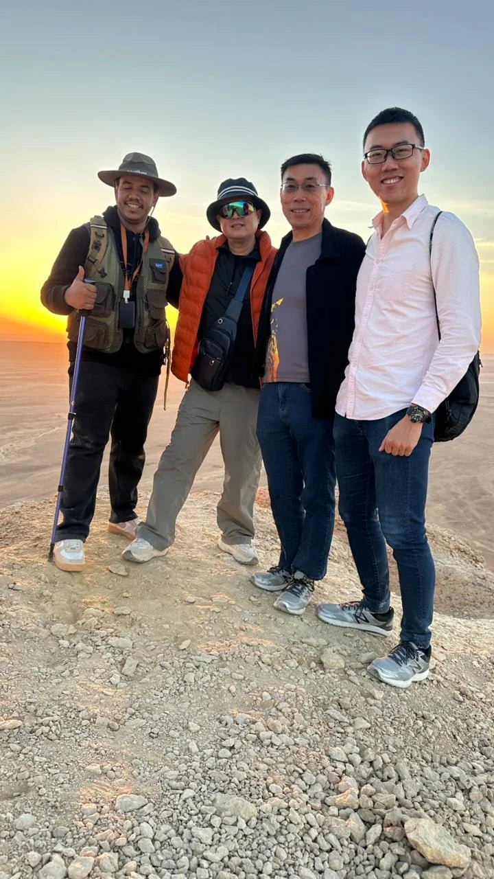 Riyadh: Edge of the World Sunset Tour with Dinner