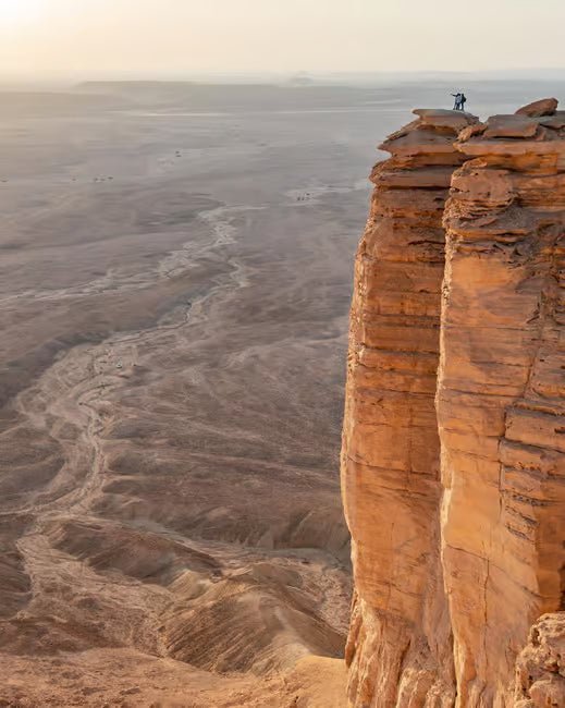 Riyadh: Edge of the World Sunset Tour with Dinner