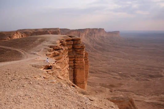 Riyadh: Private Sunset Tour to Edge of the World with Dinner